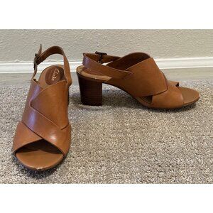 Clarks Deva Janie Brown Tan Sandals Leather Size 8.5 Shoes Block Heels Slingback